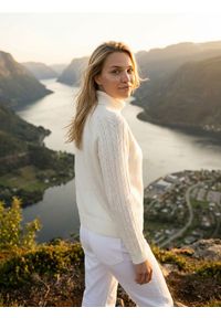 Sinsay - Golf z ozdobnymi rękawami - biały. Typ kołnierza: golf. Kolor: biały