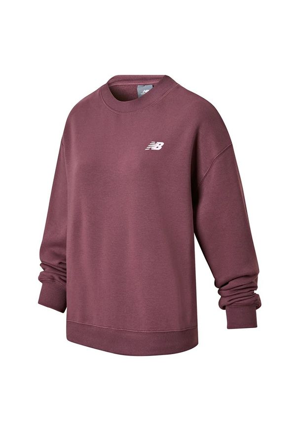 Bluza New Balance WT51949FDP - bordowa. Okazja: na co dzień. Kolor: czerwony. Materiał: prążkowany, bawełna, poliester. Styl: sportowy, klasyczny, casual