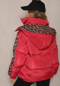 Renee - Czerwona Casualowa Kurtka Dwustronna Typu Puffer ze Ściągaczami i Kapturem Erisalanne. Okazja: na co dzień. Kolor: czerwony. Materiał: jeans. Styl: casual #3