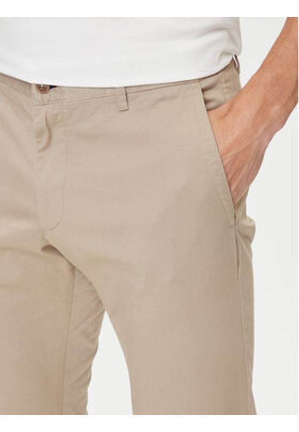 JOOP! Jeans Chinosy 15 JJF-Matthew101 30044301 Beżowy Modern Fit. Kolor: beżowy. Materiał: bawełna