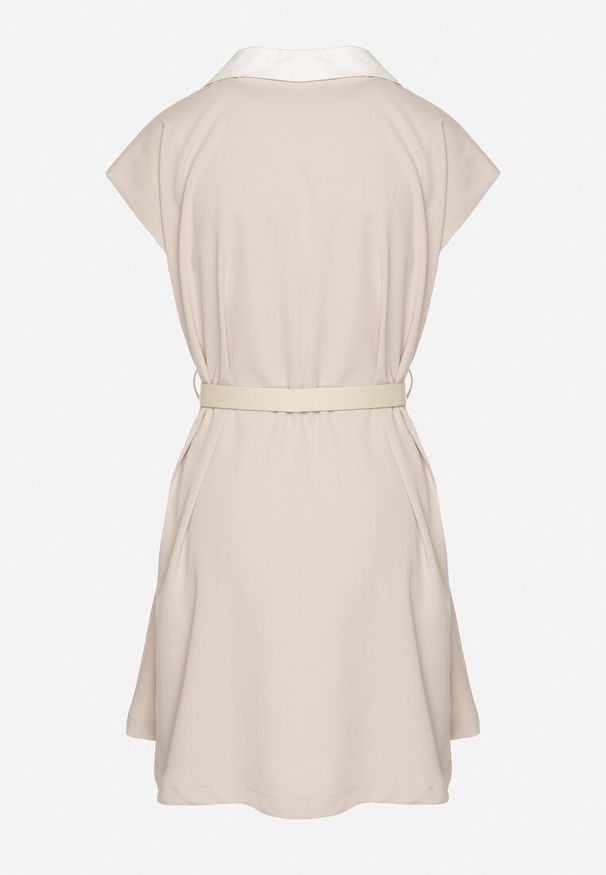 Born2be - Jasnobeżowa Wiskozowa Sukienka Rozkloszowana z Koszulowym Kołnierzykiem i Paskiem Aluella. Okazja: na co dzień, na spotkanie biznesowe. Typ kołnierza: kołnierzyk koszulowy. Kolor: beżowy. Materiał: wiskoza. Długość rękawa: krótki rękaw. Typ sukienki: koszulowe. Styl: biznesowy, casual, elegancki