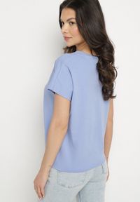Born2be - Niebieski T-shirt z Bawełny z Ozdobnym Wiązaniem Sunitra. Okazja: na co dzień, na spotkanie biznesowe. Kolor: niebieski. Materiał: bawełna. Sezon: lato, wiosna. Styl: biznesowy, klasyczny, casual #3