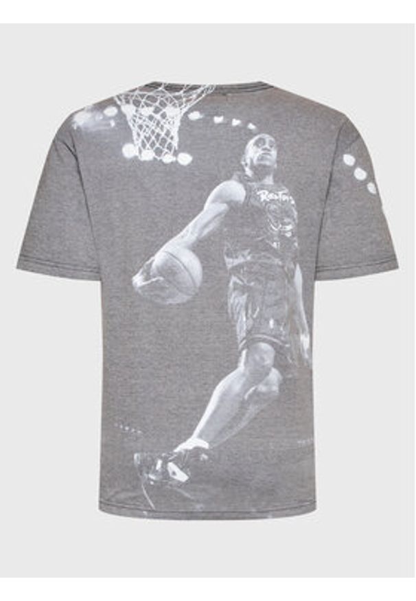 Mitchell & Ness T-Shirt TCRW3401 Szary Regular Fit. Kolor: szary. Materiał: bawełna, syntetyk