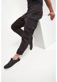 Spodnie dresowe Armani Exchange. Materiał: dresówka. Wzór: nadruk