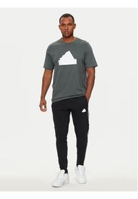 Adidas - adidas T-Shirt Future Icons Badge of Sport IZ1623 Zielony Regular Fit. Kolor: zielony. Materiał: bawełna. Styl: sportowy #3