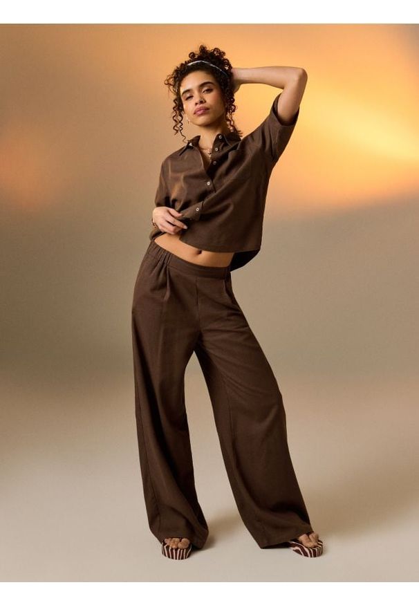 Sinsay - Spodnie wide leg z domieszką lnu - brązowy. Kolor: brązowy