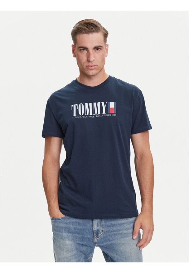 Tommy Jeans T-Shirt Dna Flag DM0DM21941 Granatowy Regular Fit. Kolor: niebieski. Materiał: bawełna