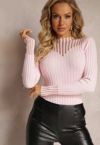 Renee - Jasnoróżowy Golf z Prześwitującymi Wstawkami Nirelle. Typ kołnierza: golf. Kolor: różowy. Materiał: tkanina, dzianina. Wzór: aplikacja