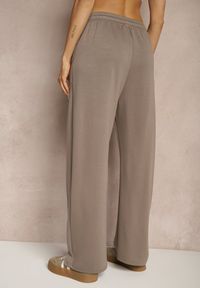 Renee - Brązowe Szerokie Spodnie Dresowe High Waist Ozdobione Sznurkiem Haliran. Okazja: na co dzień, na spacer. Stan: podwyższony. Kolor: brązowy. Materiał: dresówka. Wzór: aplikacja. Styl: casual, elegancki #3
