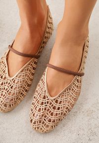 Born2be - Beżowe Ażurowe Balerinki z Imitacji Plecionki z Paskiem Naeraea. Okazja: na co dzień. Zapięcie: pasek. Kolor: brązowy. Materiał: len. Wzór: ażurowy. Sezon: wiosna, lato. Styl: casual, klasyczny #8