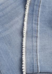 Born2be - Niebieskie Jeansy Kuloty z Bawełną o Szerokim Kroju z Wysokim Stanem i Perełkami Kharope. Okazja: na co dzień. Stan: podwyższony. Kolor: niebieski. Styl: casual, elegancki, boho #3