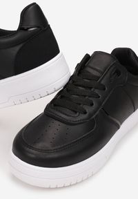 Renee - Czarne Sneakersy Thessaros. Zapięcie: sznurówki. Kolor: czarny. Materiał: dresówka, jeans. Szerokość cholewki: normalna #2