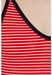 TOMMY HILFIGER - Tommy Hilfiger sukienka kolor czerwony midi prosta. Okazja: na co dzień. Kolor: czerwony. Materiał: materiał, wiskoza. Długość rękawa: na ramiączkach. Typ sukienki: proste. Styl: casual. Długość: midi #3