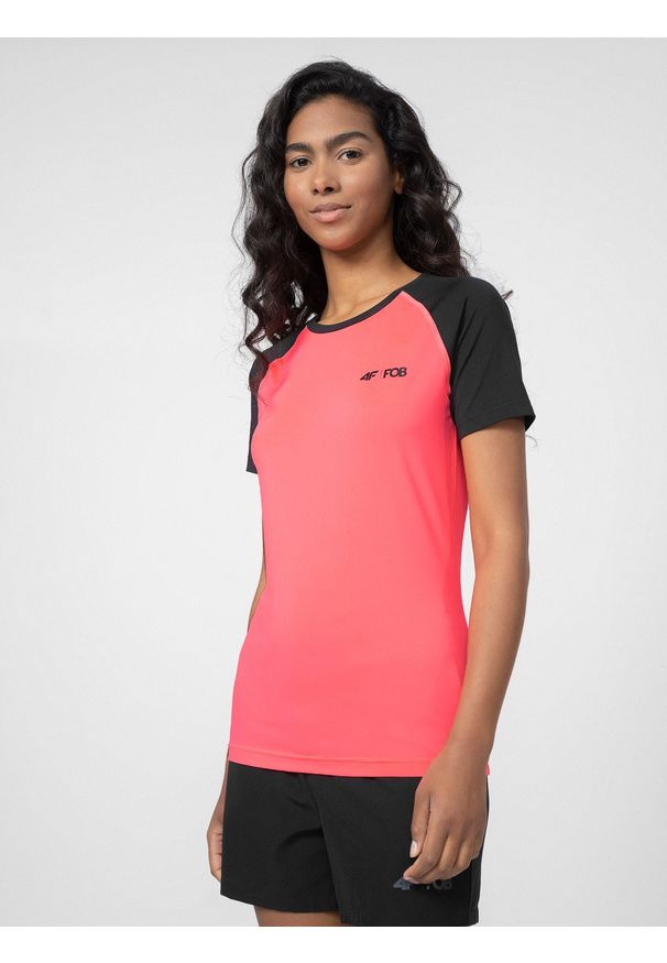 4f - Koszulka szybkoschnąca z filtrem UV damska. Kolor: różowy. Materiał: dzianina, skóra. Długość: krótkie