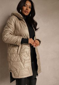 Renee - Beżowa Asymetryczna Kurtka z Pikowanymi Przeszyciami i Kapturem Eleadrre. Okazja: na co dzień. Kolor: beżowy. Materiał: jeans. Styl: klasyczny, sportowy, casual, elegancki