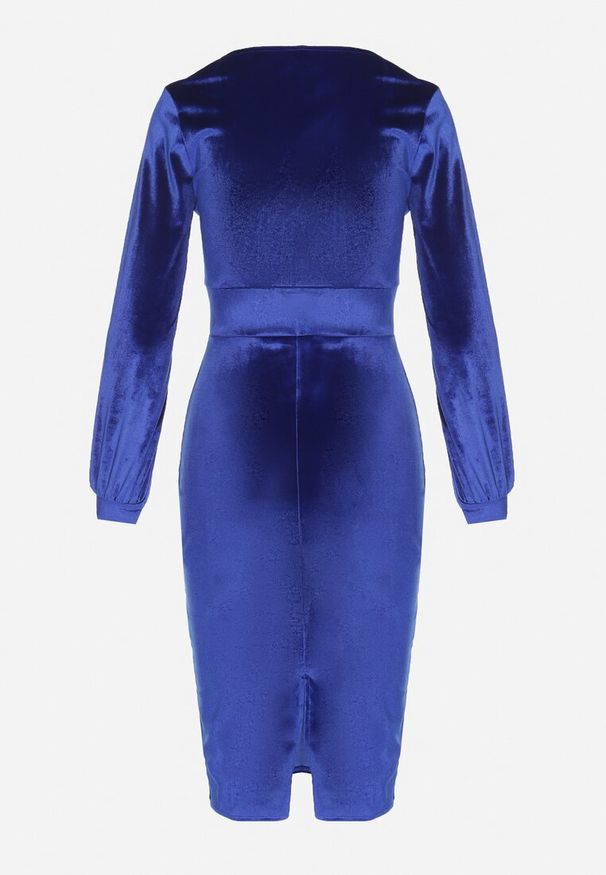 Born2be - Niebieska Dopasowana Sukienka Welurowa z Kopertowym Dekoltem Wilara. Kolor: niebieski. Materiał: welur. Długość rękawa: długi rękaw. Typ sukienki: kopertowe. Styl: klasyczny