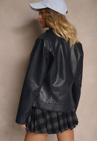 Renee - Granatowa Kurtka Ramoneska z Tłoczeniem na Dole i Paskiem na Nap Zinurina. Okazja: na co dzień. Kolor: niebieski. Materiał: jeans. Styl: klasyczny, casual, elegancki #5