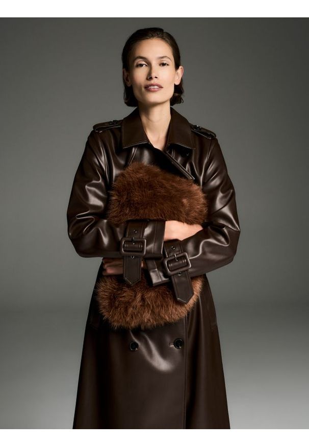 Reserved - Futerkowa torebka na ramię - bordowy. Kolor: czerwony. Materiał: futrzane. Rodzaj torebki: na ramię