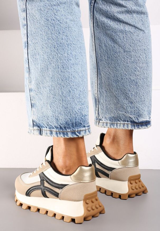 Renee - Ciemnobeżowe Sneakersy z Szerokim Bieżnikiem i Sznurowaniem Timatara. Kolor: beżowy. Materiał: jeans