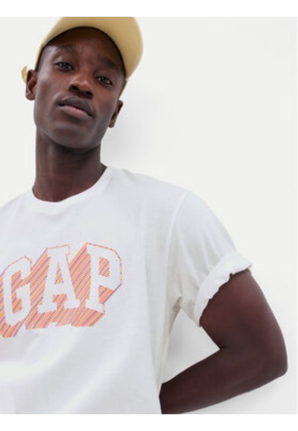 GAP - Gap T-Shirt 664011-02 Biały Regular Fit. Kolor: biały. Materiał: bawełna