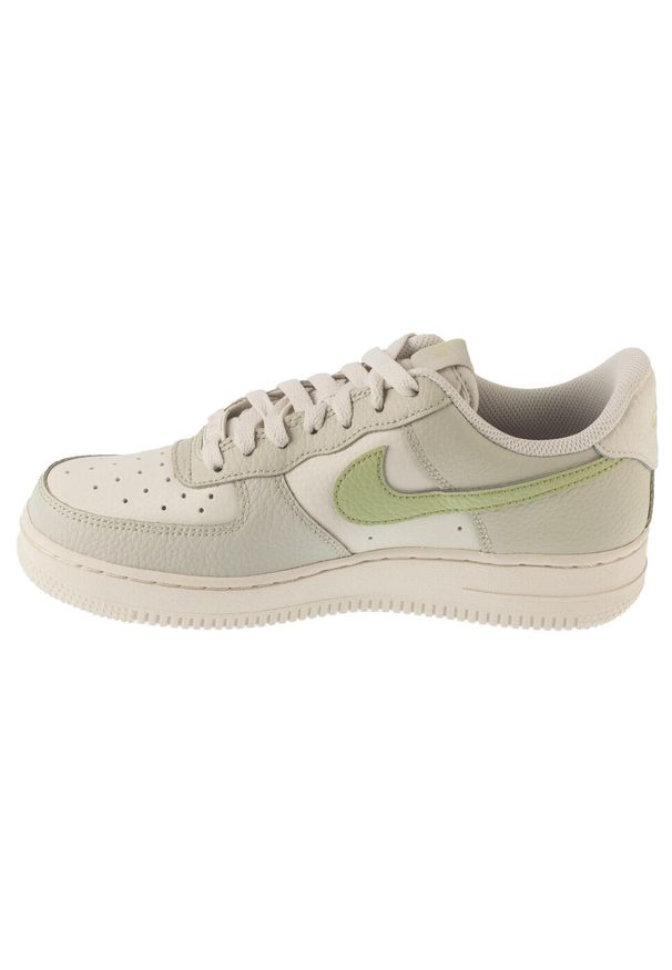 Nike - Buty sportowe Sneakersy damskie, Air Force 1 07. Kolor: biały. Model: Nike Air Force. Sport: turystyka piesza
