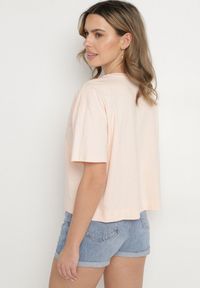 Born2be - Beżowy Bawełniany T-shirt Ozdobiony Cyrkoniami Fadelis. Okazja: na spotkanie biznesowe, na co dzień. Kolor: beżowy. Materiał: bawełna. Wzór: aplikacja. Styl: elegancki, biznesowy, casual #7
