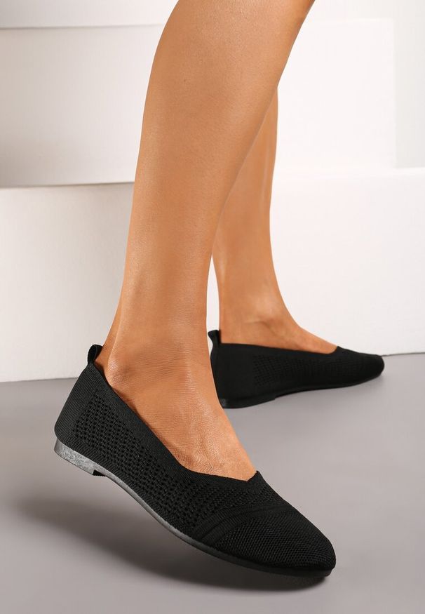 Renee - Czarne Płaskie Balerinki z Siateczkowego Materiału Nelibra. Okazja: na spotkanie biznesowe, na co dzień. Kolor: czarny. Materiał: materiał. Styl: elegancki, biznesowy, casual