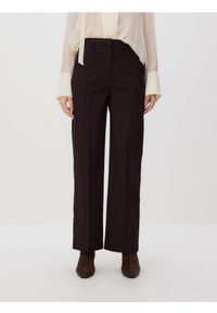 Reserved - Spodnie w prążek - burgundowy. Kolor: czerwony. Materiał: wiskoza, dzianina. Wzór: prążki #1