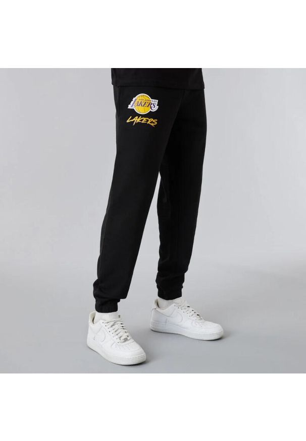 Spodnie sportowe męskie New Era NBA Team Los Angeles Lakers Logo Jogger. Kolor: wielokolorowy, żółty, czarny. Materiał: bawełna, poliester