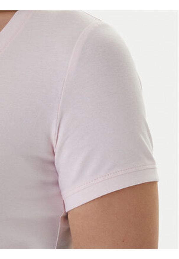 Guess T-Shirt W2YI45 J1314 Różowy Slim Fit. Kolor: różowy. Materiał: bawełna