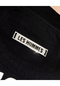 Les Hommes - LES HOMMES - Czarny t-shirt z nadrukiem na plecach. Okazja: na co dzień. Kolor: czarny. Materiał: dresówka, materiał. Wzór: nadruk. Styl: casual #3