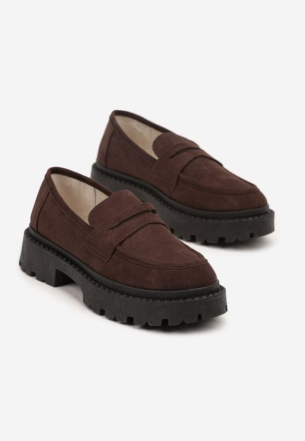 Renee - Brązowe Wsuwane Mokasyny Vices na Platformie Dionela. Okazja: na co dzień. Zapięcie: bez zapięcia. Kolor: brązowy. Materiał: jeans, koronka. Sezon: jesień. Obcas: na platformie. Styl: casual, klasyczny