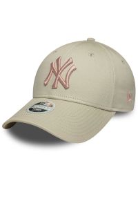 Czapka damska New Era New York Yankees MLB 9FORTY 60771733 - beżowa. Kolor: beżowy. Materiał: bawełna, materiał. Wzór: haft. Styl: casual, elegancki, klasyczny #1