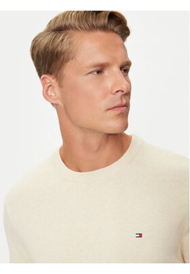 TOMMY HILFIGER - Tommy Hilfiger Sweter MW0MW28046 Écru Regular Fit. Materiał: bawełna