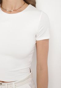 Born2be - Biały T-shirt Krótki z Wiskozą Eframera. Okazja: na co dzień. Kolor: biały. Materiał: wiskoza. Długość: krótkie. Styl: klasyczny, elegancki, casual