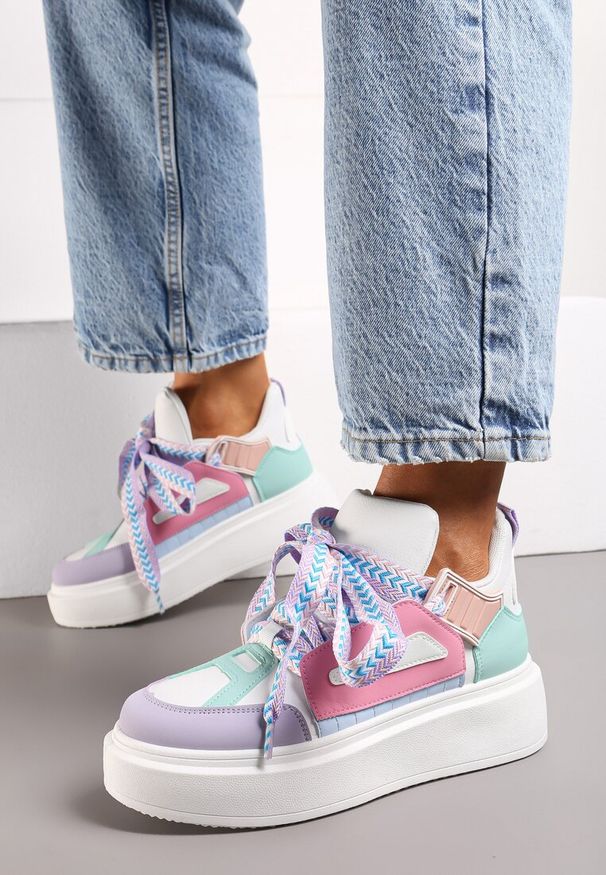 Born2be - Biało-Fioletowe Sneakersy na Grubej Podeszwie z Ozdobnymi Sznurówkami Edidda. Nosek buta: okrągły. Zapięcie: sznurówki. Kolor: biały. Obcas: na obcasie. Wysokość obcasa: niski