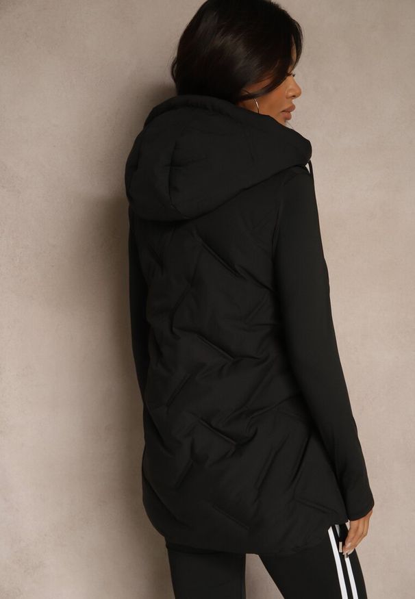 Renee - Czarna Pikowana Kamizelka z Kapturem w Stylu Basic Cleopie. Okazja: na co dzień, na spacer. Typ kołnierza: kaptur. Kolor: czarny. Styl: sportowy, klasyczny, casual