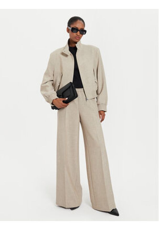 BOSS - Boss Kurtka bomber Jamaya 50518457 Beżowy Relaxed Fit. Kolor: beżowy. Materiał: syntetyk