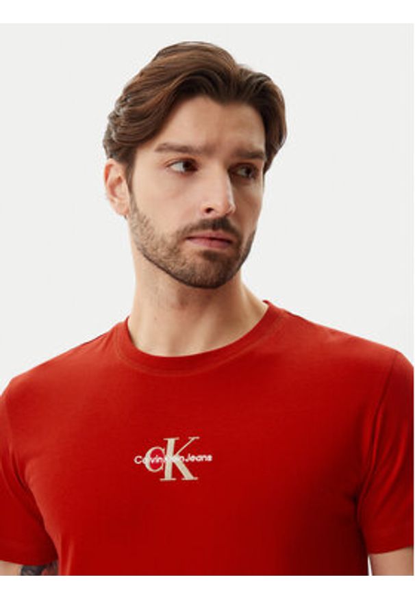 Calvin Klein Jeans T-Shirt Monologo J30J325649 Czerwony Regular Fit. Kolor: czerwony. Materiał: bawełna
