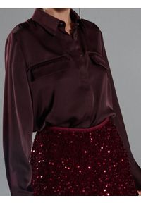 Sinsay - Gładka koszula z długim rękawem - czerwony. Kolor: czerwony. Długość rękawa: długi rękaw. Długość: długie. Wzór: gładki