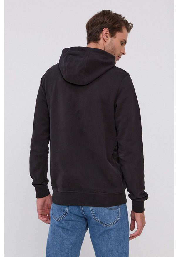 Helly Hansen Bluza bawełniana kolor czarny z kapturem z nadrukiem. Okazja: na co dzień. Typ kołnierza: kaptur. Kolor: czarny. Materiał: bawełna. Wzór: nadruk. Styl: casual