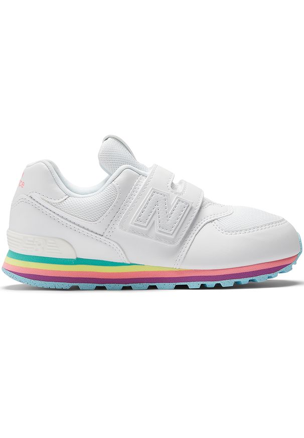 Buty dziecięce New Balance PV574KIJ – białe. Okazja: na uczelnię, na co dzień. Zapięcie: rzepy. Kolor: biały. Materiał: guma, syntetyk, materiał. Szerokość cholewki: normalna. Model: New Balance 574. Sport: turystyka piesza