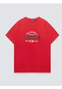 Big-Star - Koszulka męska z kontrastowym nadrukiem czerwona Sers 603. Okazja: na co dzień. Kolor: czerwony. Materiał: dzianina. Wzór: nadruk. Styl: casual, klasyczny #1