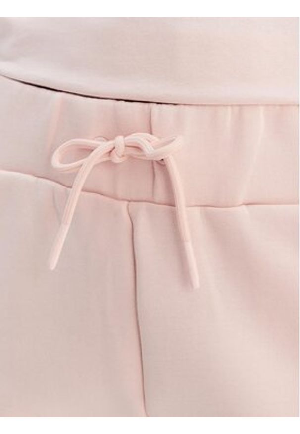 Guess Szorty sportowe V3GD13 KB3P2 Różowy Regular Fit. Kolor: różowy. Materiał: syntetyk