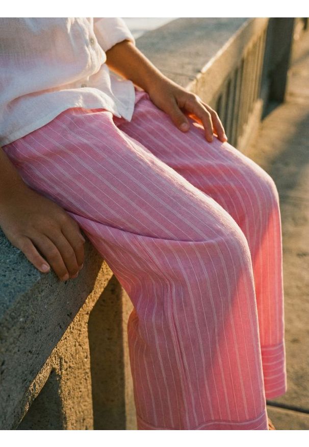 Sinsay - Jeansy wide leg w paski - wielobarwny. Wzór: paski