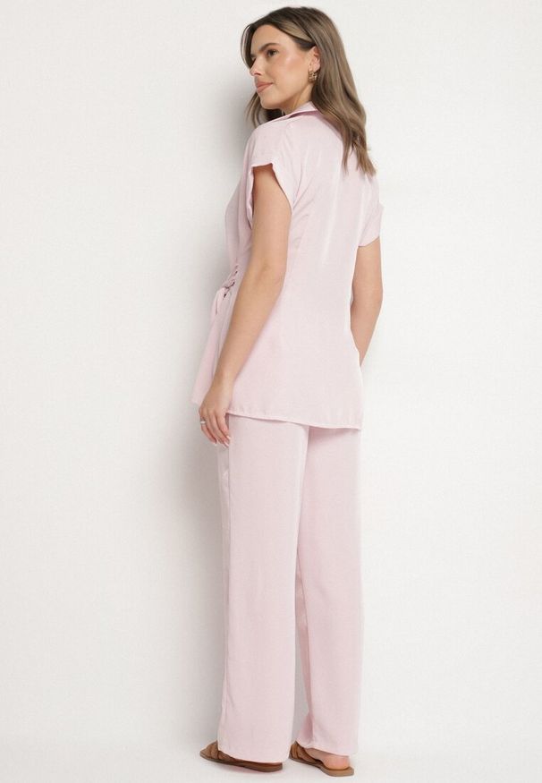 Born2be - Różowy Komplet Koszula z Asymetrycznym Wiązaniem i Szerokie Spodnie Filivara. Kolor: różowy