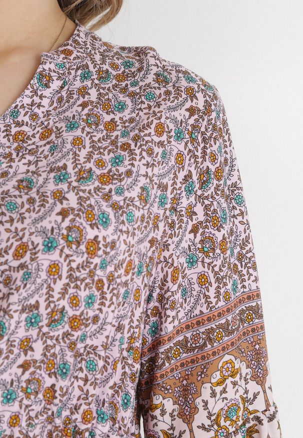 Born2be - Ciemnoróżowa Rozkloszowana Sukienka w Kwiaty z Wiskozy Ściągana w Pasie Lennyn. Kolor: różowy. Materiał: wiskoza. Wzór: kwiaty. Sezon: wiosna, jesień