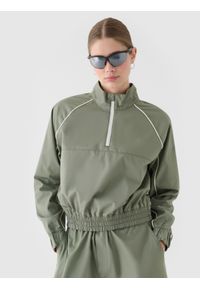 4f - 4F Kurtka przejściowa cropped ze stójką damska - oliwkowa/khaki XXL. Okazja: na co dzień. Typ kołnierza: kołnierzyk stójkowy. Kolor: oliwkowy, brązowy, wielokolorowy. Materiał: dzianina, materiał, bawełna, tkanina. Długość rękawa: raglanowy rękaw. Długość: krótkie. Styl: sportowy, casual
