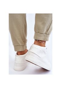 Big-Star - Damskie Klasyczne Wysokie Trampki Big Star LL274002 Białe. Wysokość cholewki: za kostkę. Zapięcie: pasek. Kolor: biały. Materiał: materiał, guma. Szerokość cholewki: normalna. Sezon: jesień, wiosna. Obcas: na platformie. Styl: klasyczny #3