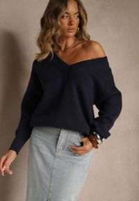 Renee - Granatowy Sweter z Kaszmirem i Trójkątnym Dekoltem Plenne. Kolor: niebieski. Materiał: kaszmir. Styl: klasyczny #4